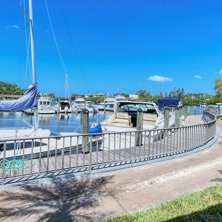 Waterfront Room, Heated Pool, Tiki Bar & Grill Sarasota Extérieur photo