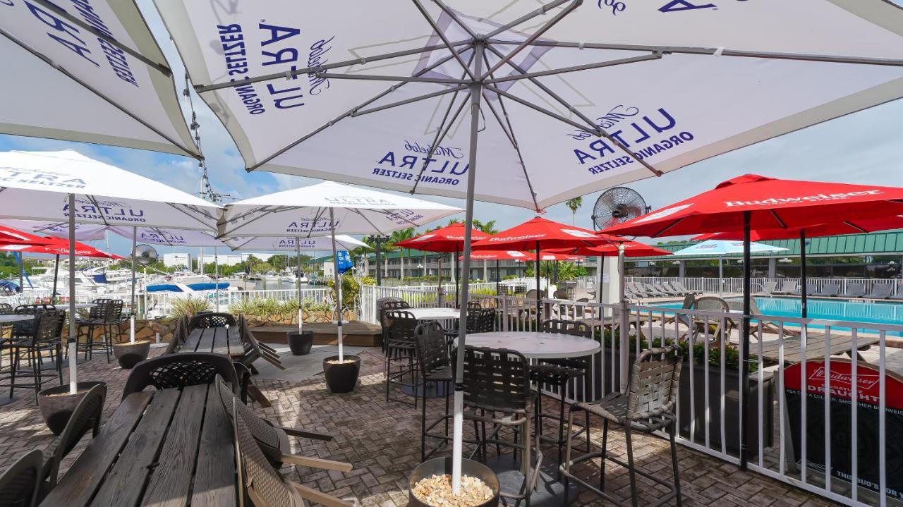 Waterfront Room, Heated Pool, Tiki Bar & Grill Sarasota Extérieur photo