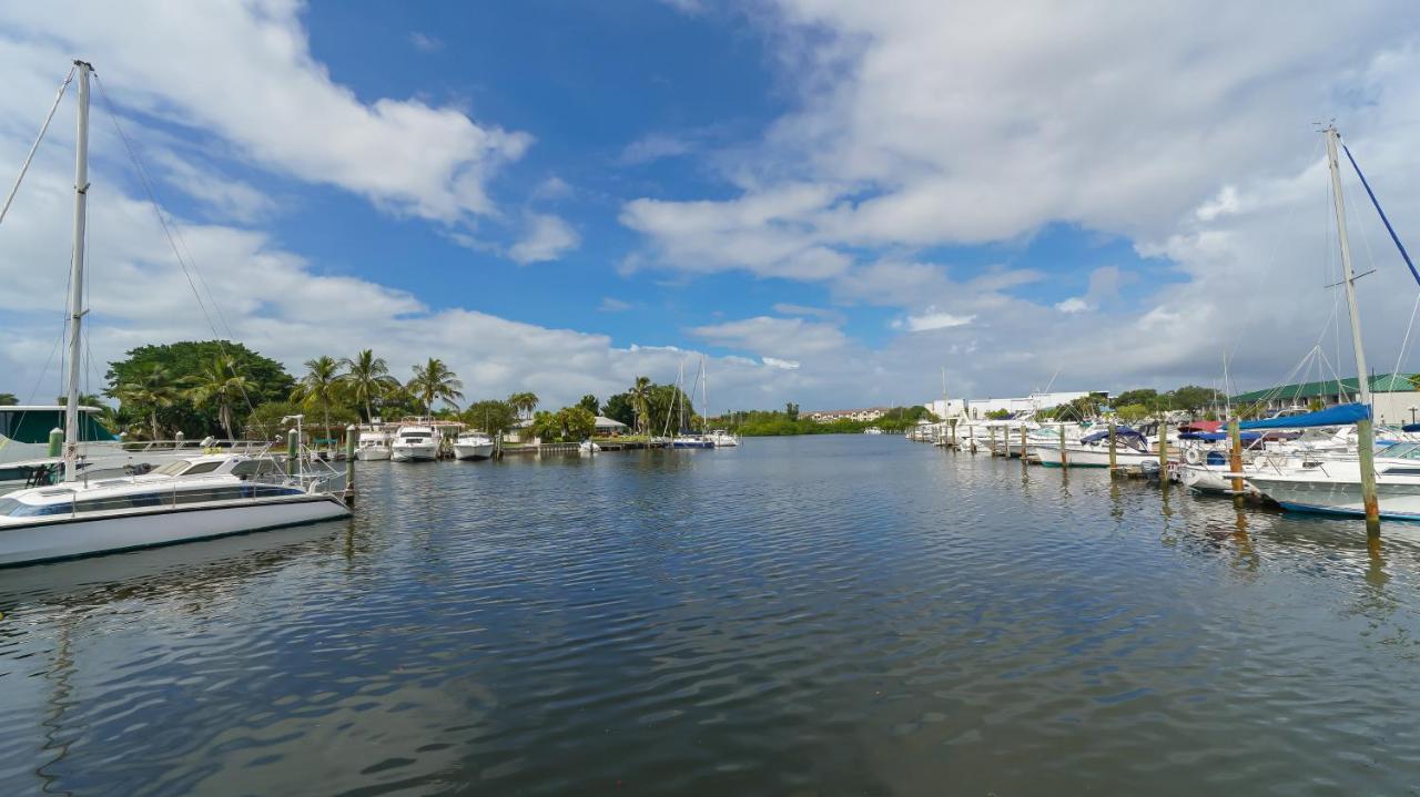 Waterfront Room, Heated Pool, Tiki Bar & Grill Sarasota Extérieur photo