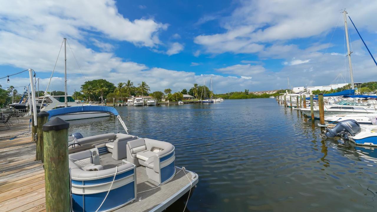 Waterfront Room, Heated Pool, Tiki Bar & Grill Sarasota Extérieur photo