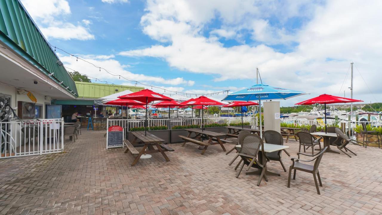 Waterfront Room, Heated Pool, Tiki Bar & Grill Sarasota Extérieur photo