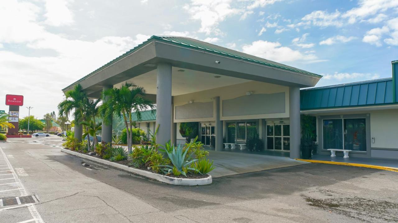 Waterfront Room, Heated Pool, Tiki Bar & Grill Sarasota Extérieur photo