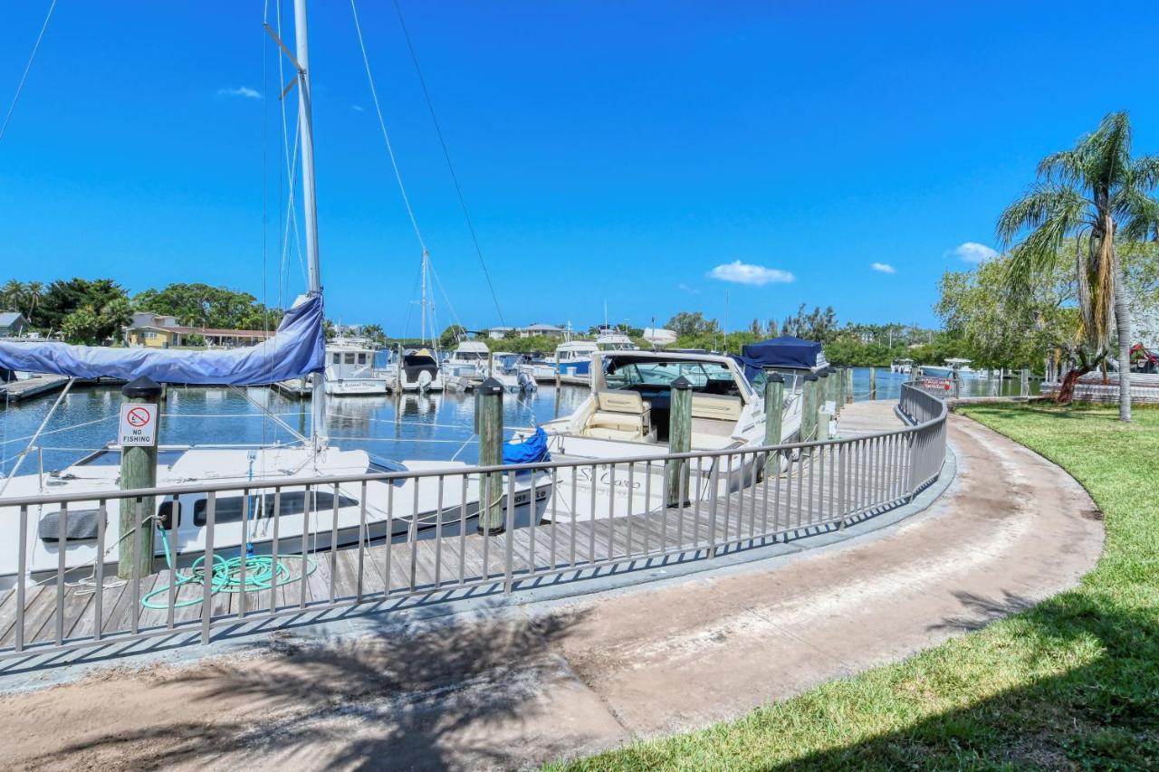 Waterfront Room, Heated Pool, Tiki Bar & Grill Sarasota Extérieur photo