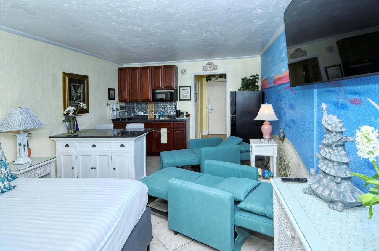 Waterfront Room, Heated Pool, Tiki Bar & Grill Sarasota Extérieur photo