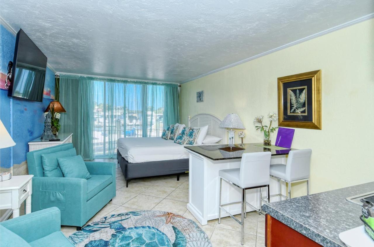 Waterfront Room, Heated Pool, Tiki Bar & Grill Sarasota Extérieur photo