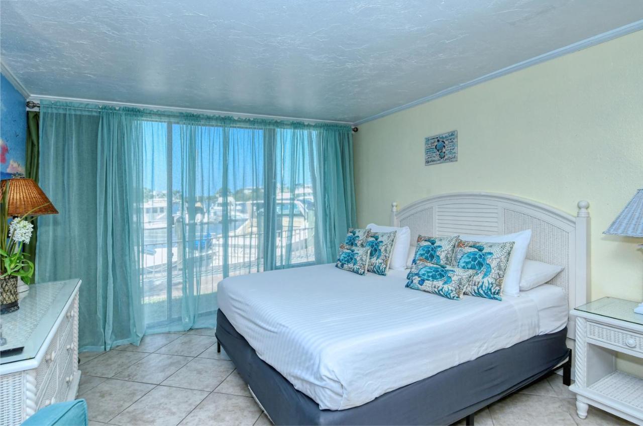 Waterfront Room, Heated Pool, Tiki Bar & Grill Sarasota Extérieur photo