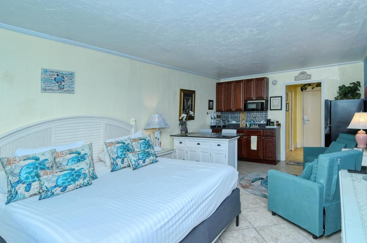 Waterfront Room, Heated Pool, Tiki Bar & Grill Sarasota Extérieur photo