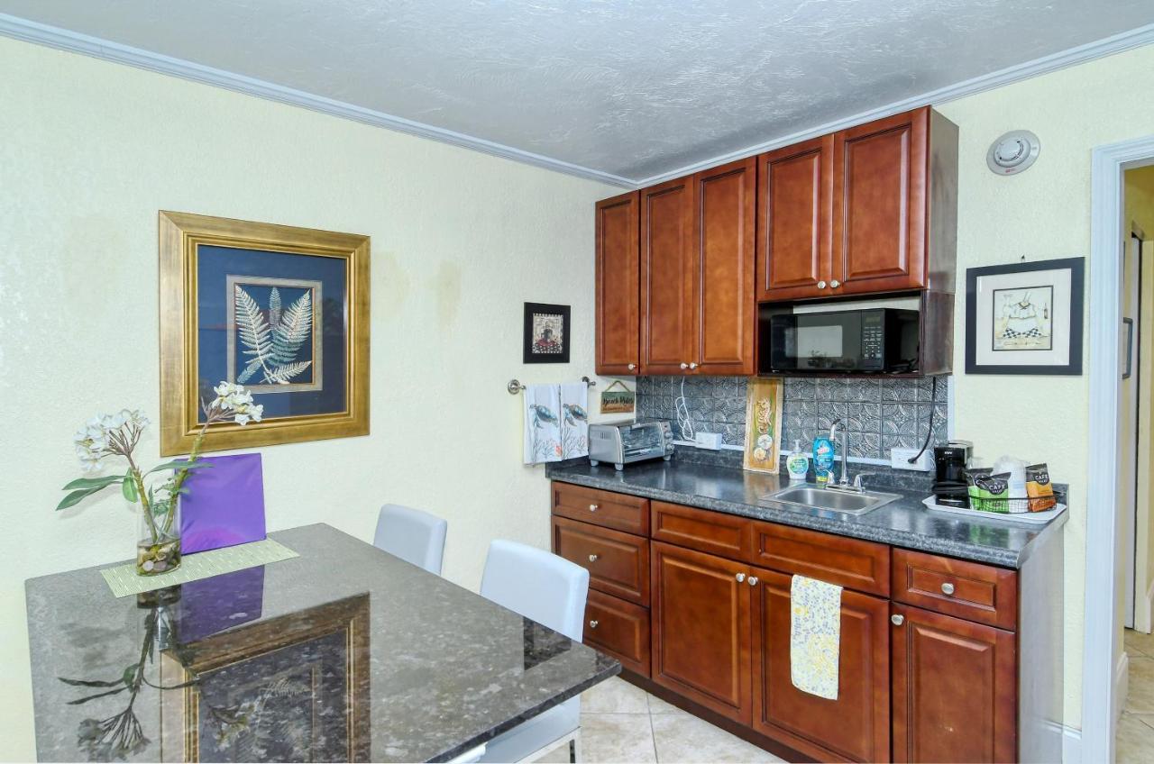 Waterfront Room, Heated Pool, Tiki Bar & Grill Sarasota Extérieur photo