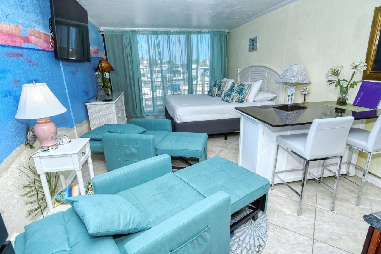 Waterfront Room, Heated Pool, Tiki Bar & Grill Sarasota Extérieur photo